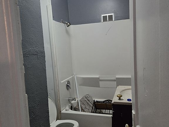 5th image of 414 E Sherman Ave