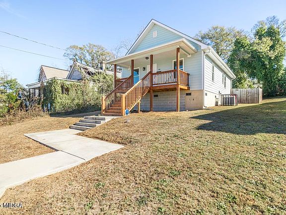 4th image of 338 Monroe St