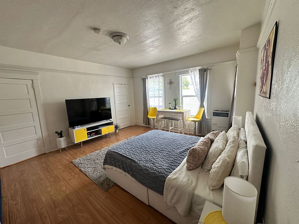 2nd image of 1719 N Mariposa Ave #3