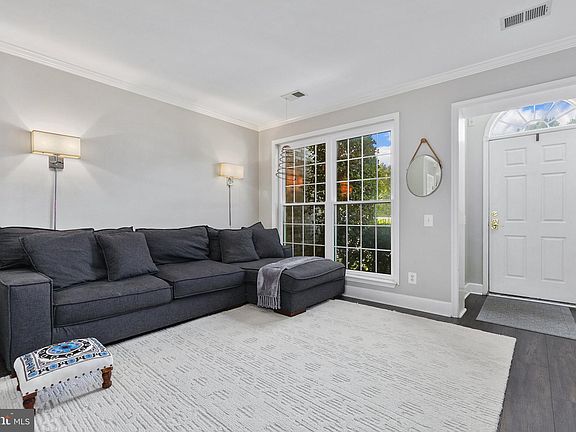 5th image of 221 Jay Dr #102