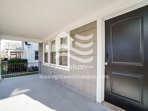 1514477_003_wm_-_porch_13323796.jpg