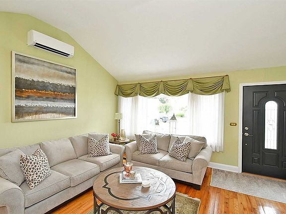 3rd image of 2393 Langen Dr