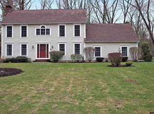 9 Wellington Dr, Saratoga Springs, NY 12866