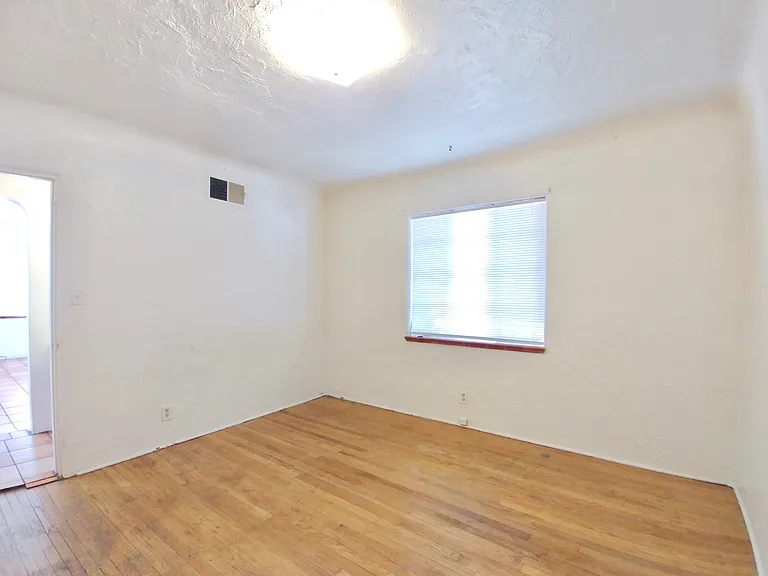 Super Cool Mid-Century Modern East Nob Hill Penthouse Suite with Views — Photo 69