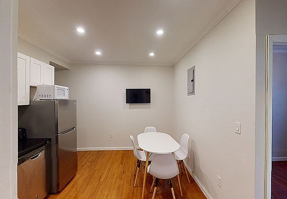 4th image of 133 Avenue D APT 3