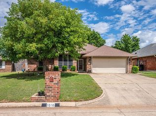 1616 Strawberry Hl, Midwest City, OK 73130