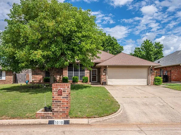 1616 Strawberry Hl, Midwest City, OK 73130
