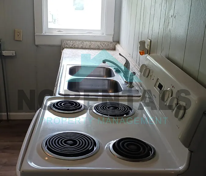 1410 Maple St — Photo 5