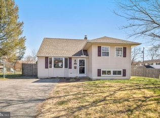 18 Matthews Rd, Newark, DE 19713