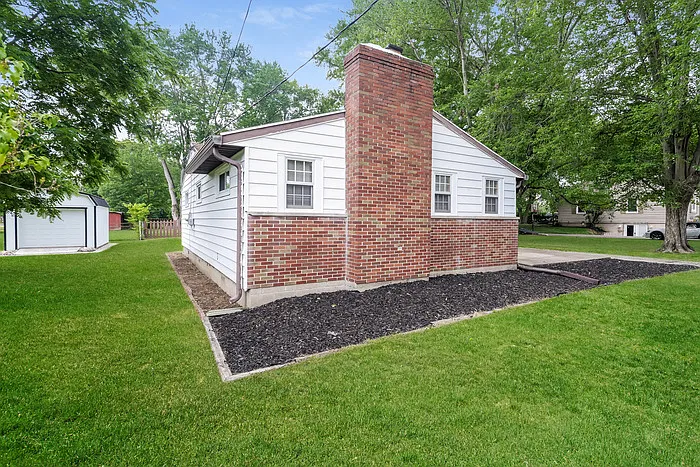 3 bed, 2.0 bath, 2100 sqft, $2,145 — Photo 3
