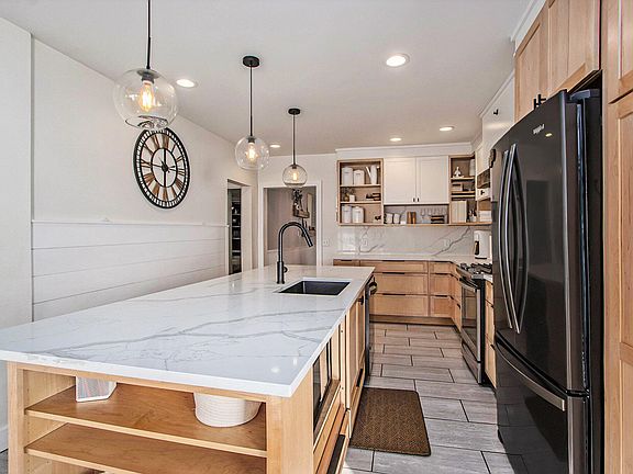 4th image of 10145 Woodlawn Dr