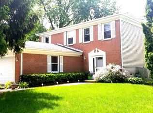 490 Hampton Ln, Roselle, IL 60172