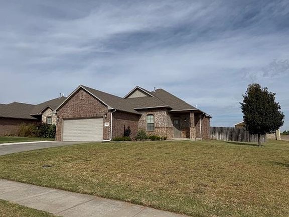 2nd image of 1004 N Creek Dr