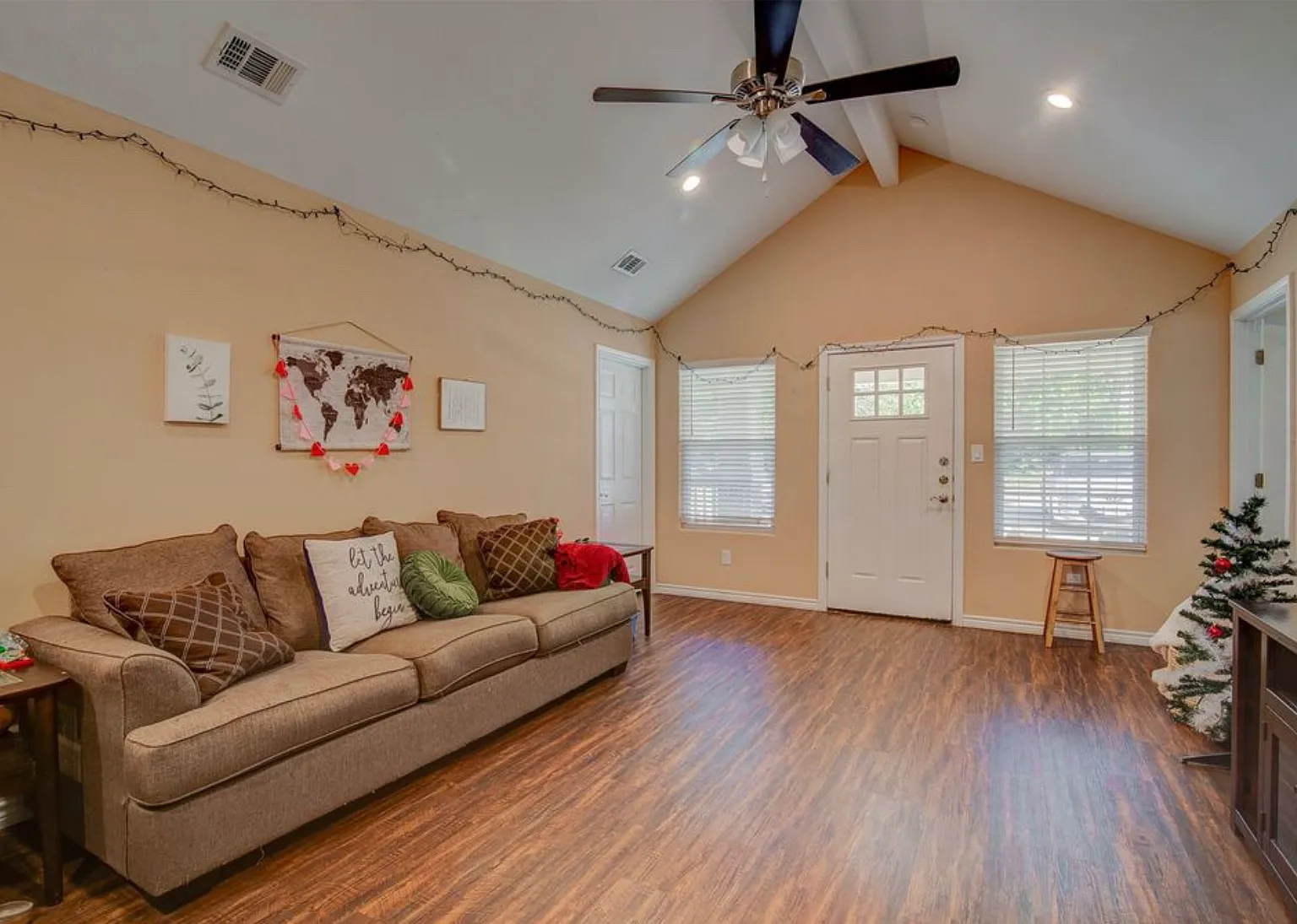 534 E Brockett St — Photo 4