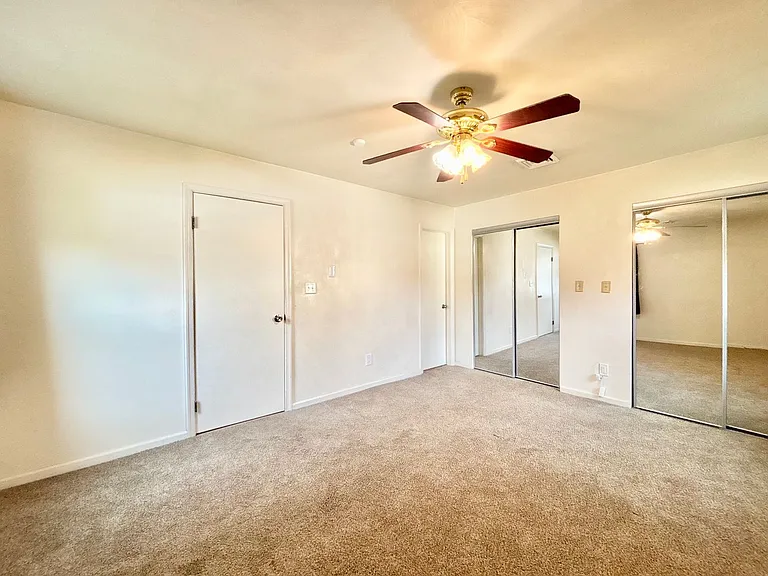 530 Louisa St — Photo 9
