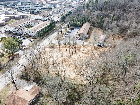 5th image of 925 Mountain Creek Rd