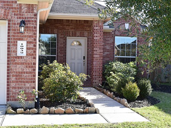 Covered front porch.