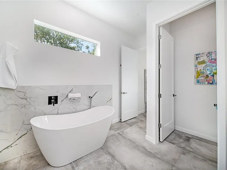 2585 Clematis St — Photo 32