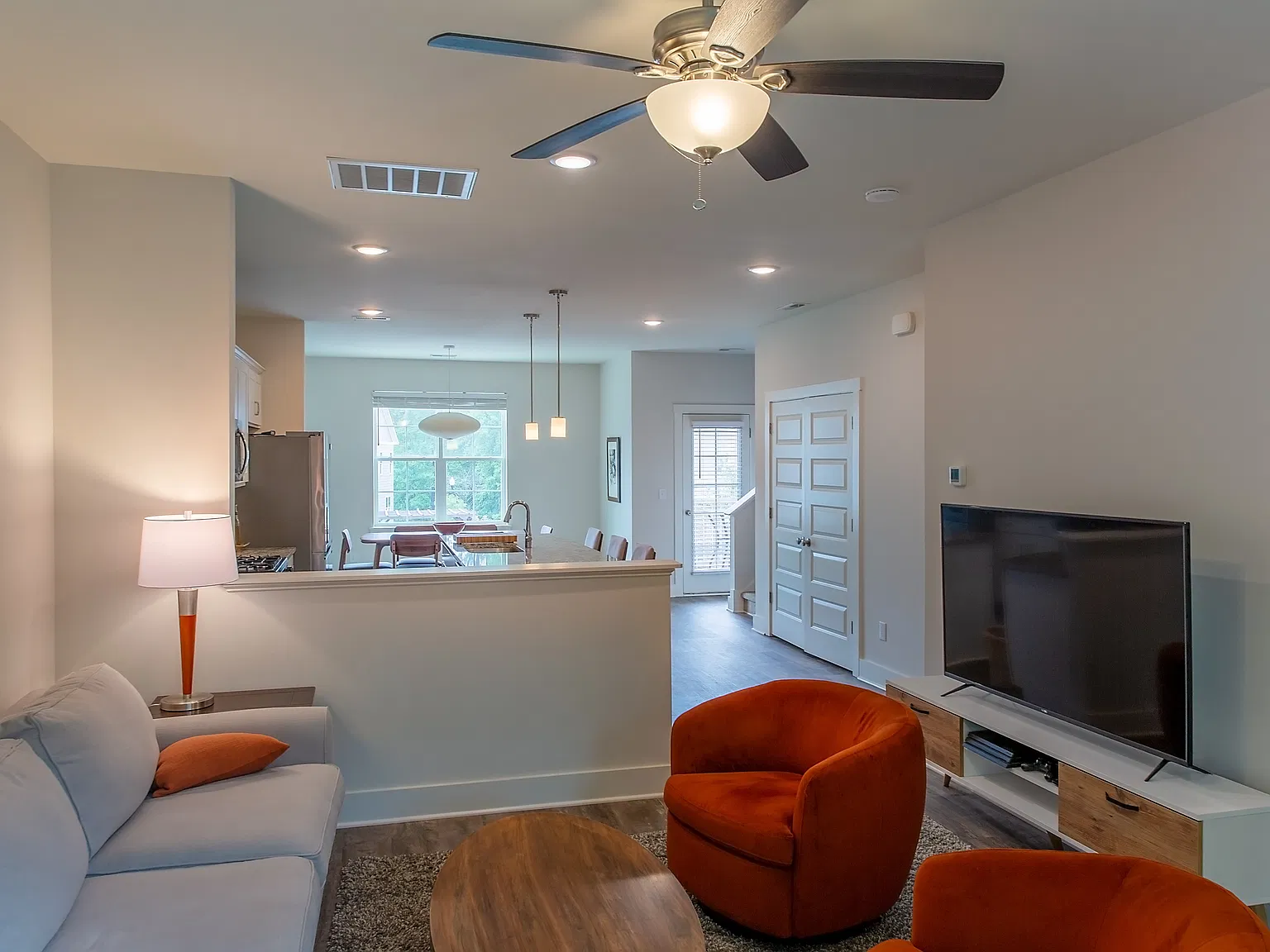 3 bed, 2.5 bath, 1703 sqft, $2,200 — Photo 4