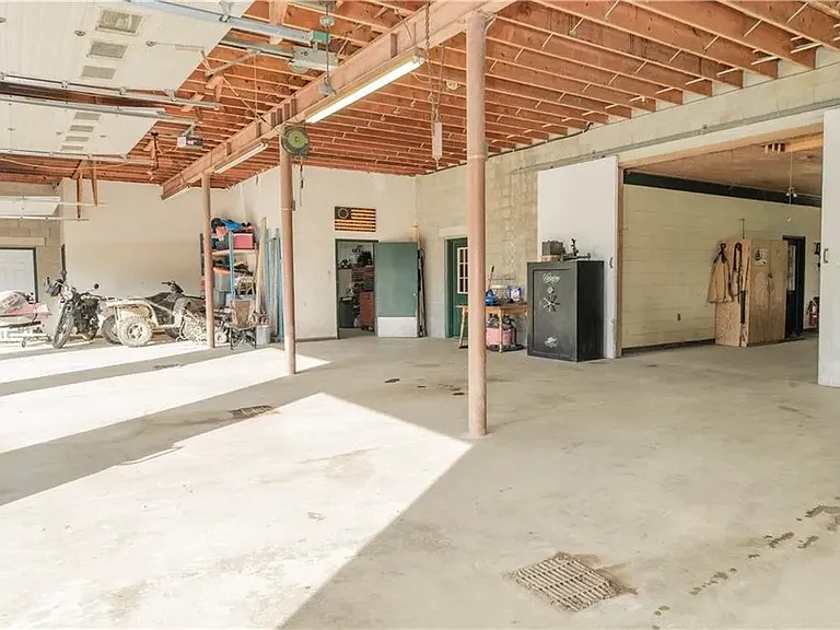 2318 Fleming Rd — Photo 25