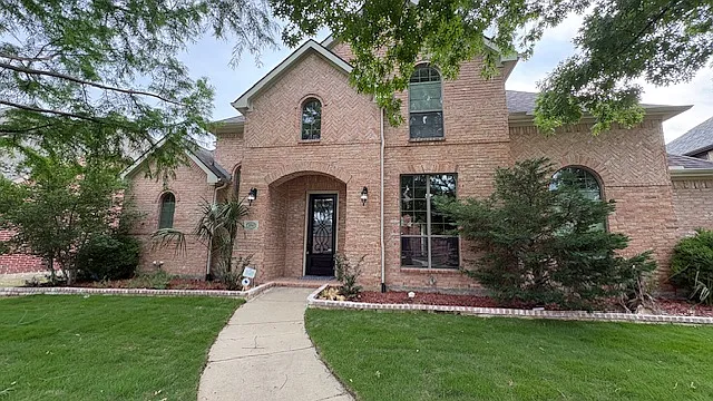 11563 Avondale Dr — Photo 2