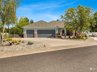 1064 Laguna Dr, Moses Lake, WA 98837