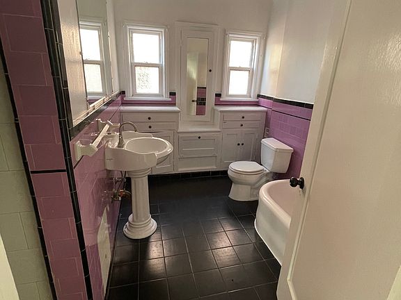 4th image of 4306 8th Ave #1