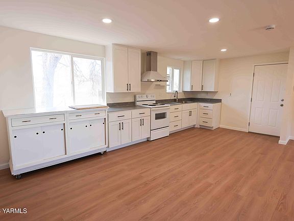 3rd image of 502 Friedline Rd