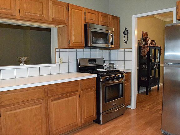 3rd image of 1215 Chesterwood Dr