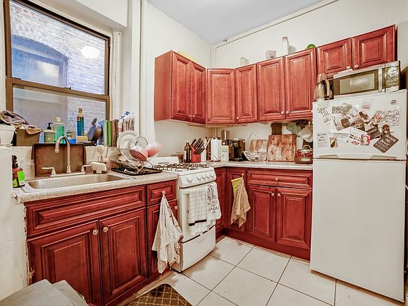 4th image of 210 W 88th St APT 4E