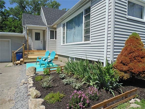 2nd image of 702 W Lake Dr