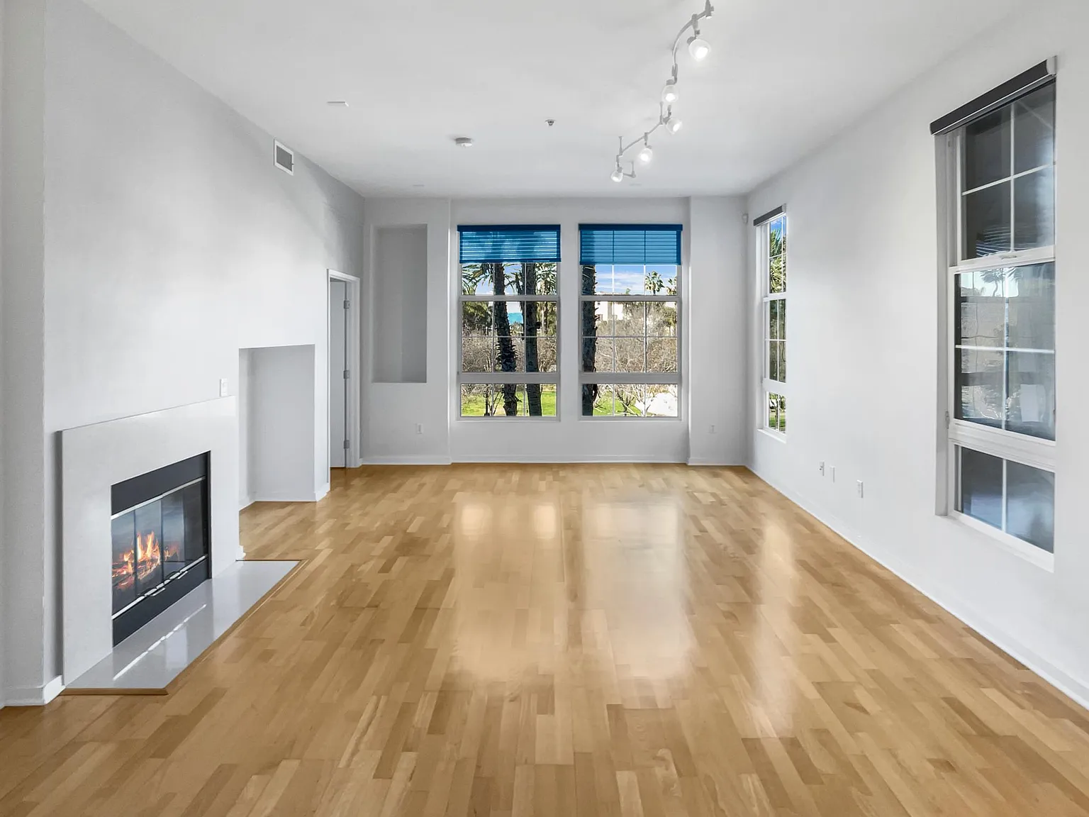 2 bed, 1300 sqft, $5,450 — Photo 2