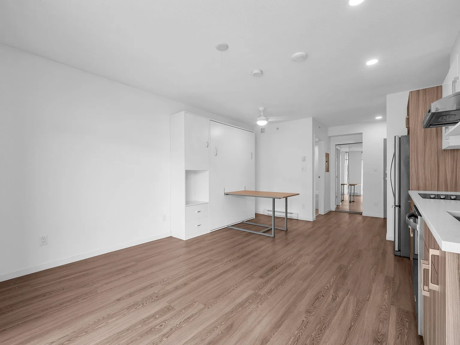 Studio, 375 sqft, $1,761 — Photo 3