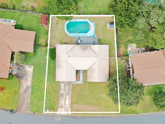 2nd image of 10 Pebble Beach Dr