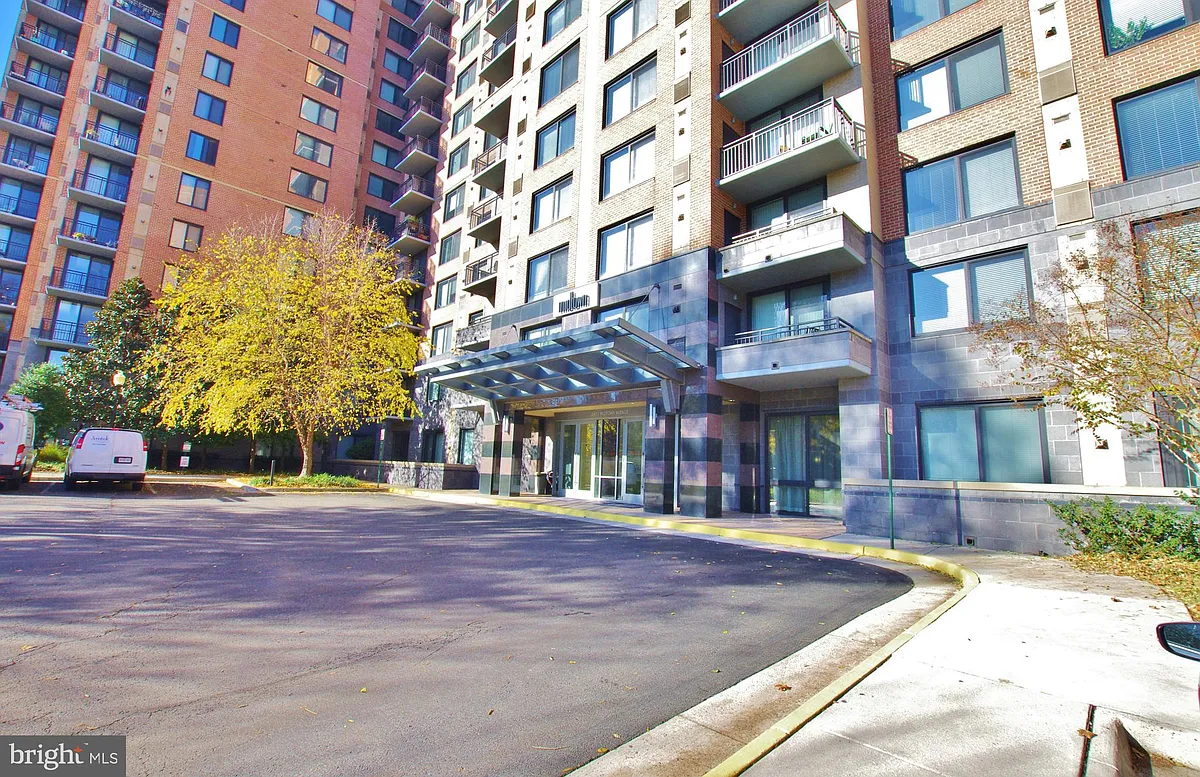 Building Photo - 2451 Midtown Ave #509