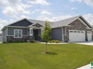 514 Kingston Cir, Sergeant Bluff, IA 51054