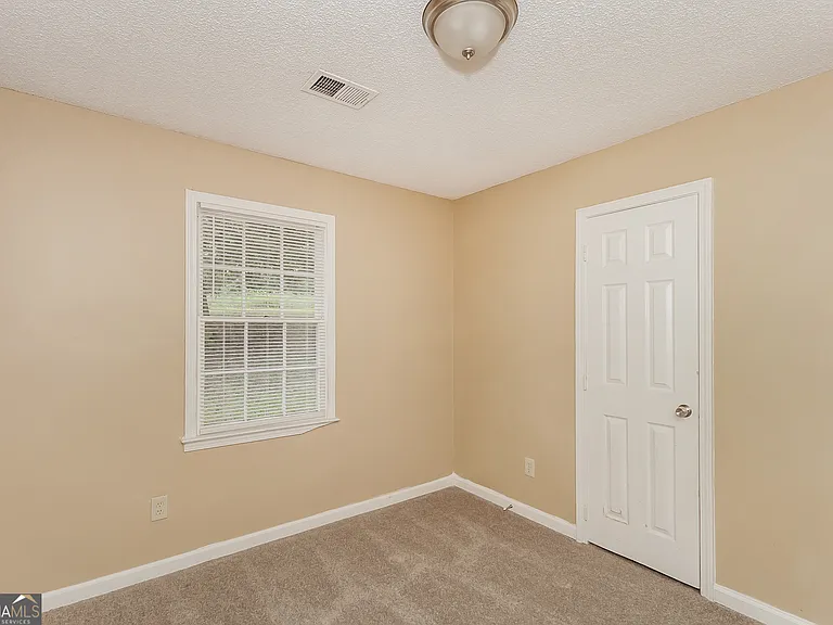 55 Jennifer Ln — Photo 11