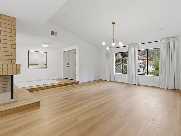 3rd image of 822 Rim Crest Dr
