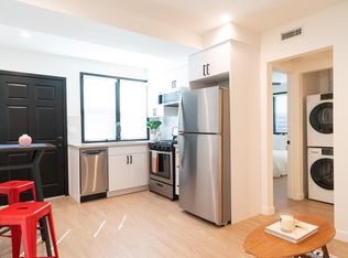 26 Park Ave, Venice, CA 90291