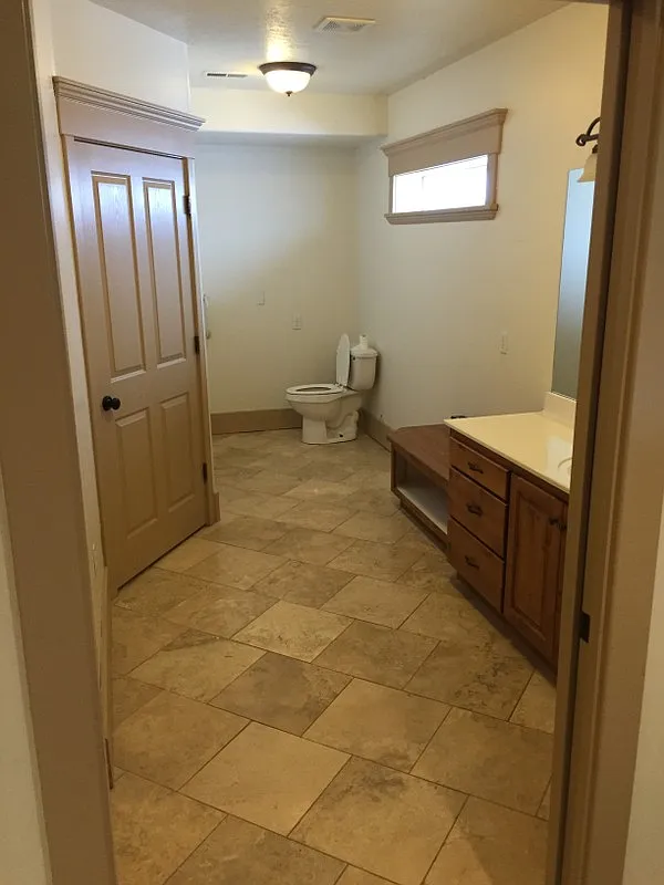 1 Bed 1.5 bath basement apartment — Photo 2