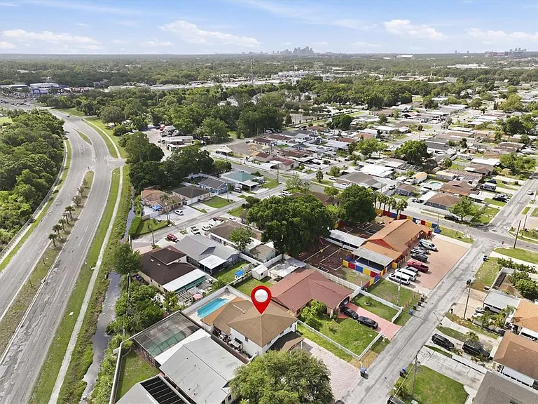 6611 N Hale Ave — Photo 44