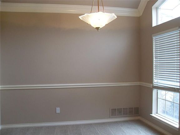 5th image of 1033 Westover Trl