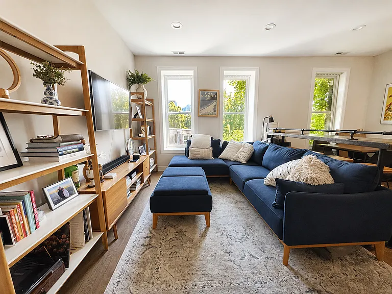 915 W Willow St #4 — Photo 3
