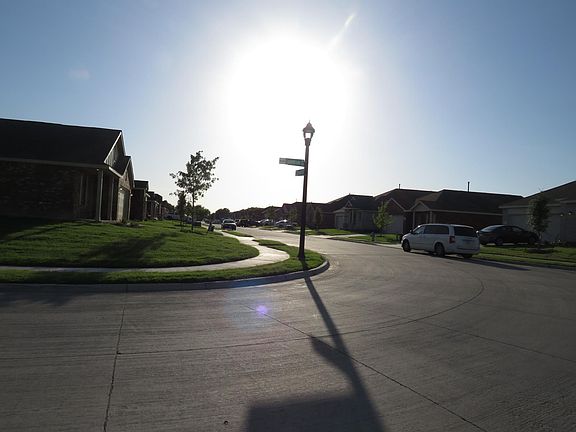 3rd image of 105 Laurenbrooke Dr