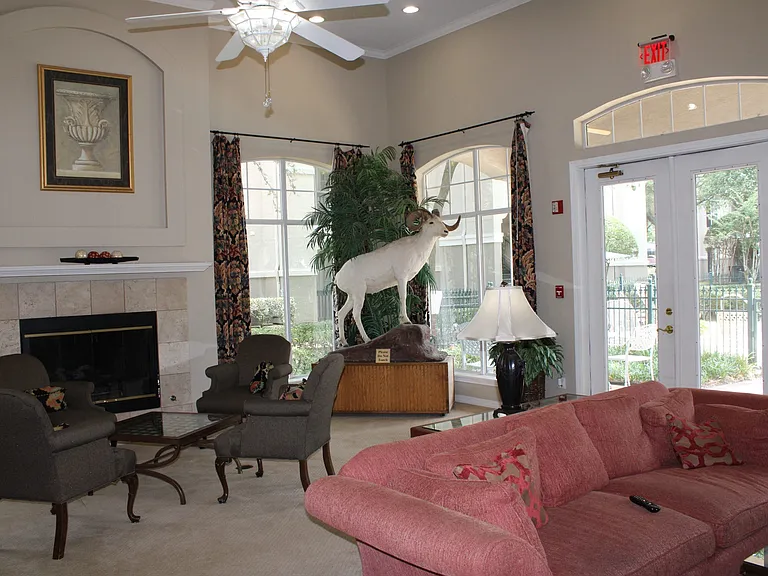 LaCrosse Apartments and Carriage Homes — Photo 10