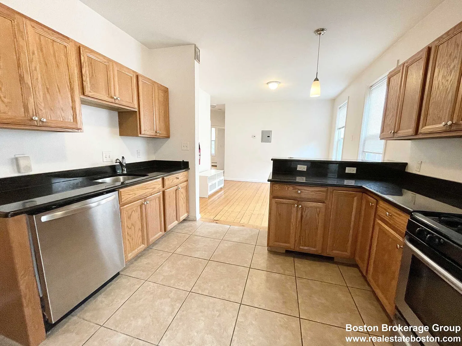 4 bed, $6,000 — Photo 2