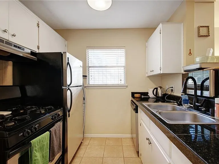4306 Avenue A #101 — Photo 2
