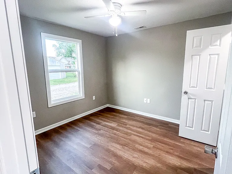306 W Market St #B — Photo 6