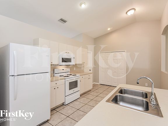 5th image of 120 SE 46th St