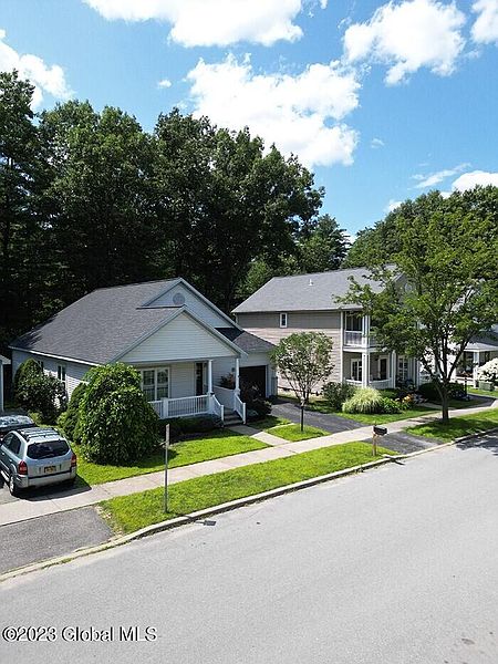 3rd image of 23 Thoroughbred Drive